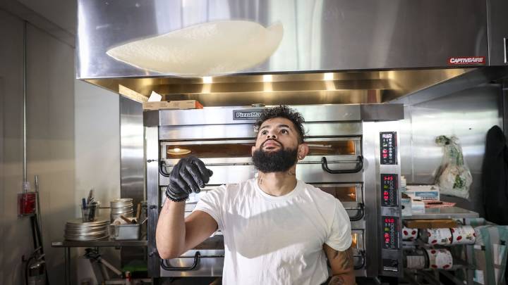 New restaurant brings New Jersey-style deli, coffee shop and bar to North Hyde Park