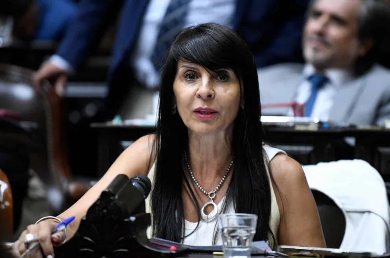 Tras no tener respaldo para asumir en el Senado, Villaverde retiró su renuncia como diputada