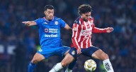 Cruz Azul vence Chivas y avanza a semifinales de la Liga MX; el Chicharito falla un penalti