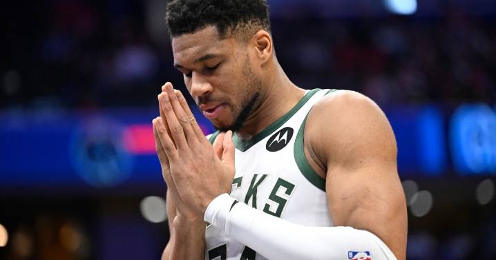 Antetokounmpo leaves Bucks' game with Pistons due to right calf strain