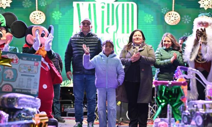 Ciudad Satélite se ilumina y celebra la navidad con Gallardo