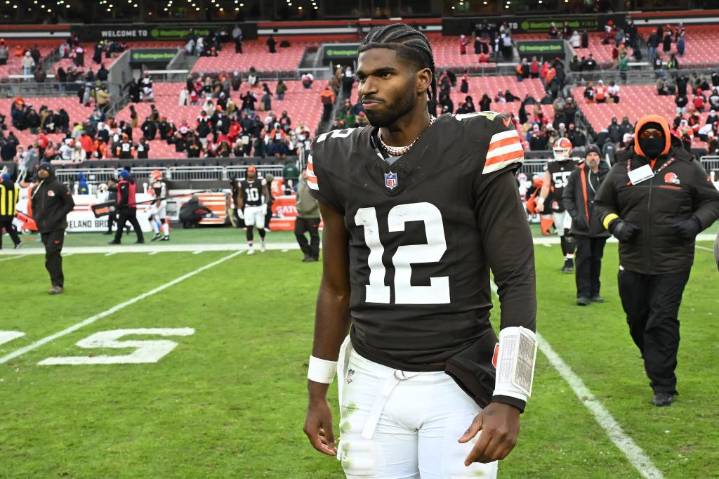 Browns sticking with Shedeur Sanders — at least for next week