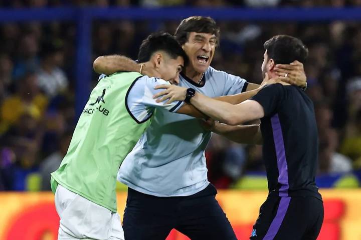 "Voy a la guerra". La euforia de Costas tras la victoria de Racing y antes de la final: qué dijo sobre el cambio de Zeballos