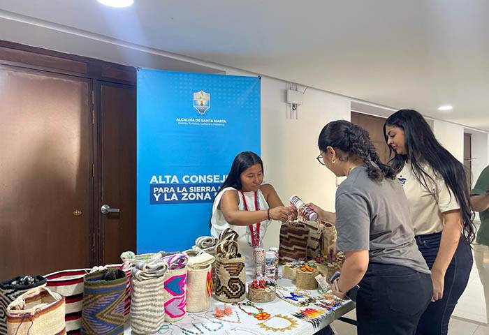Alcaldía fortalece ingresos y visibilidad de mujeres tejedoras de la Sierra Nevada de Santa Marta