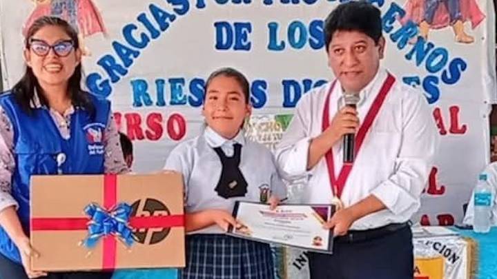Tarapoto: Defensoría del Pueblo premia a escolar de Carhuapoma por destacar en concurso sobre riesgos del mundo digital