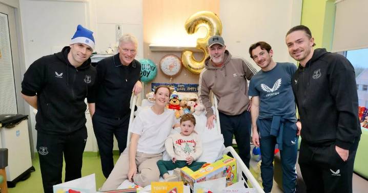 17 amazing photos as Everton spread festive cheer at Alder Hey