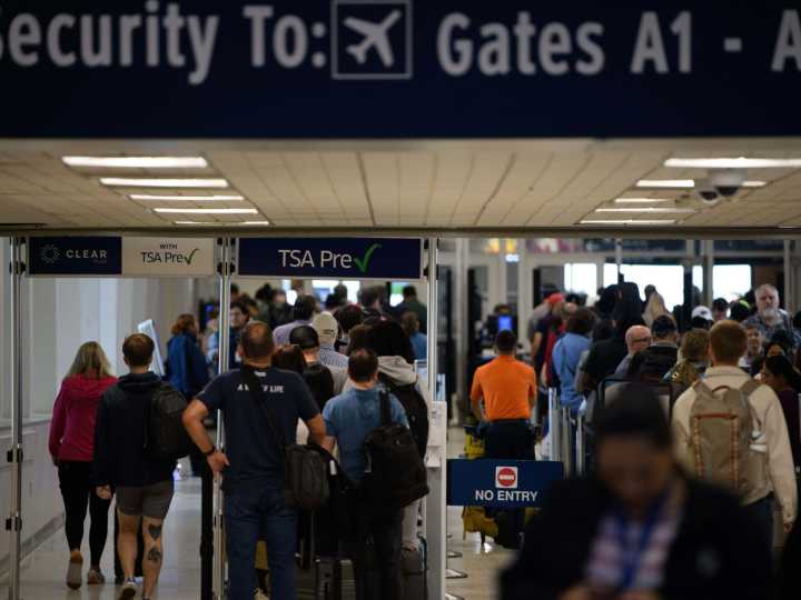 Nueva regla: los que viajen a EEUU deberán revelar cinco años de actividad en redes sociales