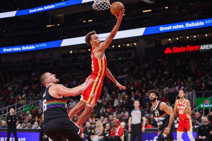 Deadspin | Nikola Jokic pours in 40 as Nuggets overtake Hawks