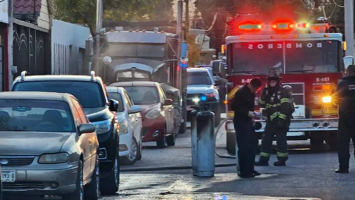 Bomberos evitan que exploten tres tanques de gas en la colonia 2 de Junio