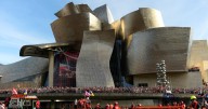 10 iconic Frank Gehry buildings that transformed their environments