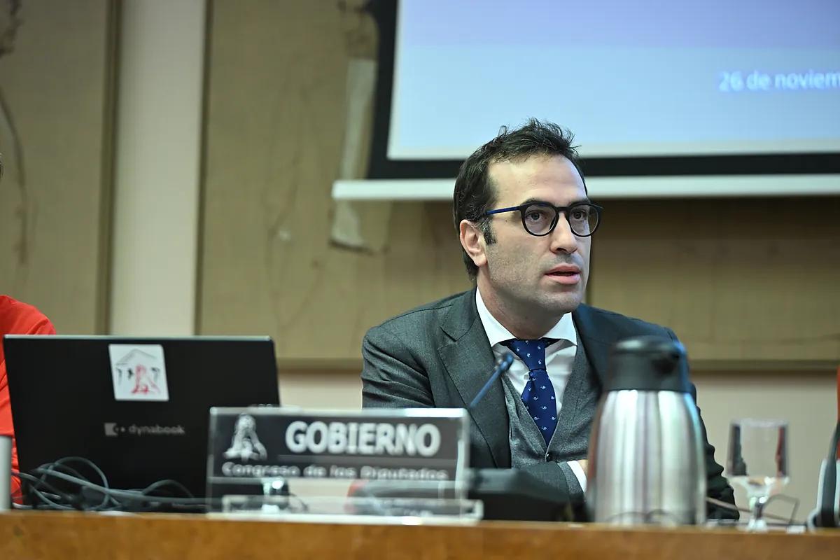 De la Ley de Medicamentos a la mejora de las condiciones de los médicos: reformas que podrían decaer con la renuncia a los préstamos europeos