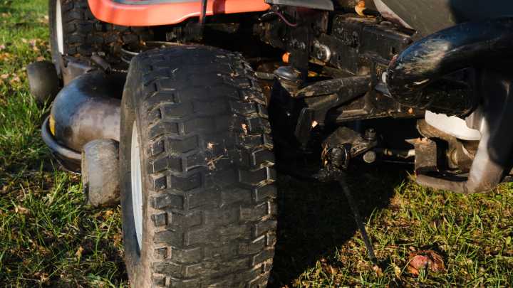 The Best DIY Fixes For A Flat Lawn Mower Tire