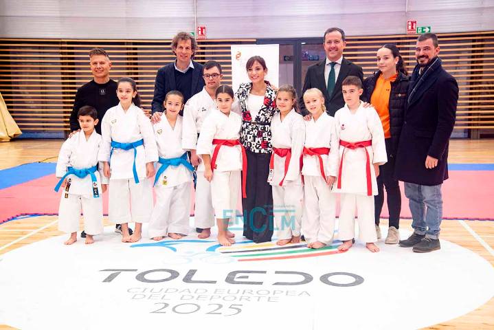 Fotos | El encuentro de Sandra Sánchez en Toledo con los pequeños karatecas en una tarde muy especial