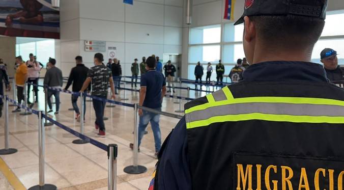 El gobierno retoma los vuelos de repatriación y deportación de ciudadanos venezolanos desde Estados Unidos