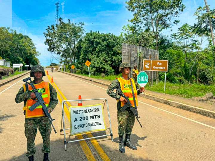 Ejército Nacional refuerza la seguridad vial en los departamentos del Meta, Guaviare y Vaupés en la temporada de fin de año