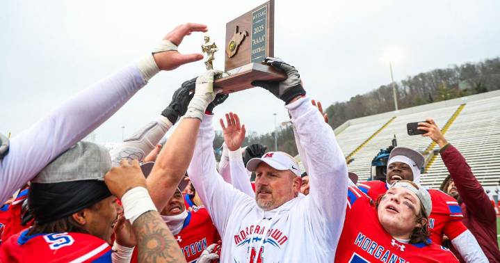 Prep football Class AAAA final: Mohigans win thriller over Martinsburg for crown