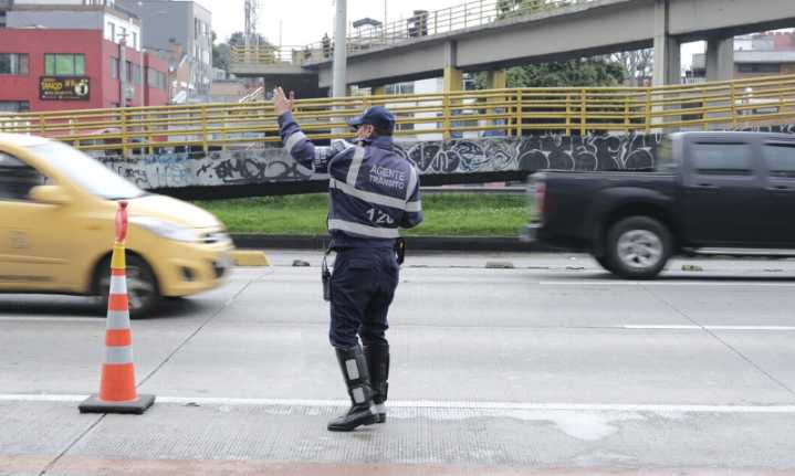 Rey y Galán dialogan sobre pico y placa para vehículos no matriculados en Bogotá