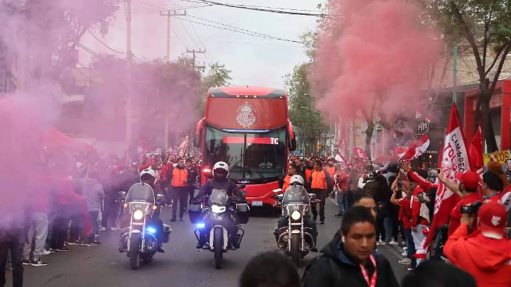 Entre cánticos y tacos: el Infierno se enciende para la semifinal