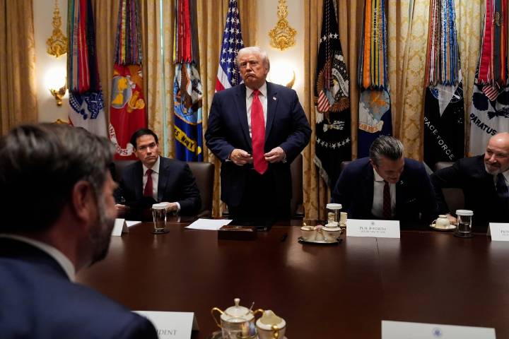 Trump dice que ataques contra objetivos dentro de Venezuela comenzarán “pronto”