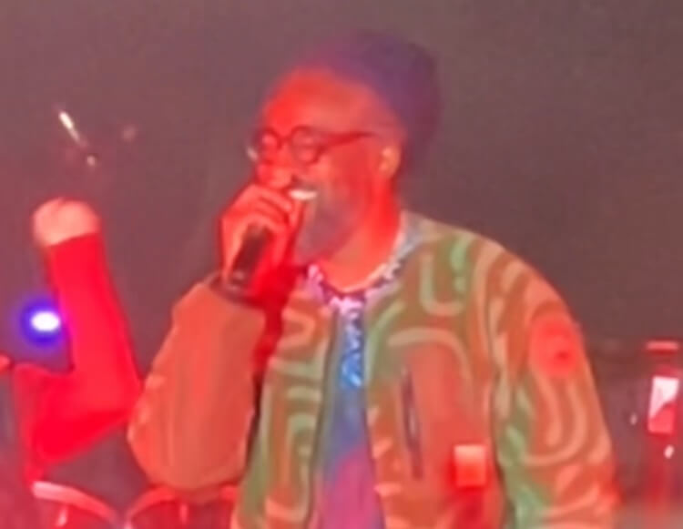 (Video) André 3000 Counts Down 14th Venice Holiday Sign Lighting