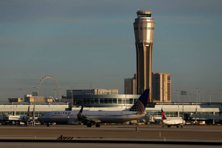 Man attacks TSA, attempts to stab officers at Las Vegas airport, feds say