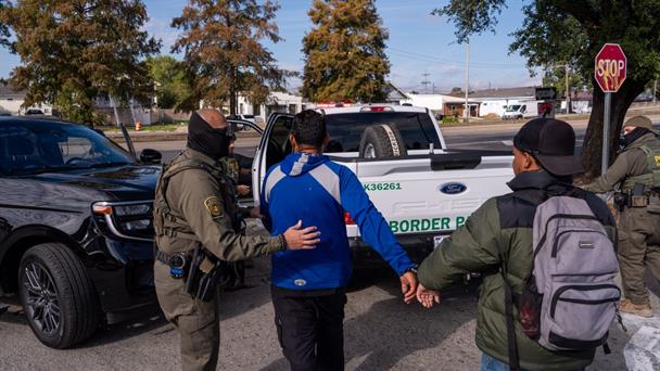 EEUU paraliza los procesos de residencia y ciudadanía a migrantes de Cuba, Venezuela y otros 17 países