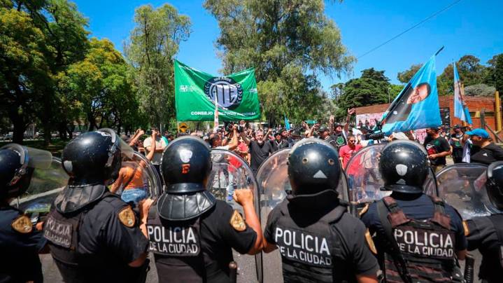 ATE bloqueó la Avenida General Paz frente al INTI: “Hay que frenar la motosierra y los despidos masivos”