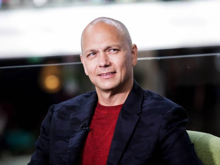 Tony Fadell Senses Cook's Weakness, Pitches Himself As Next Apple CEO