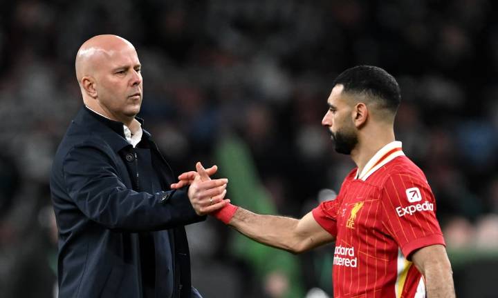 Liverpool: Arne Slot defends Mohamed Salah decision in Leeds draw as star's future in doubt