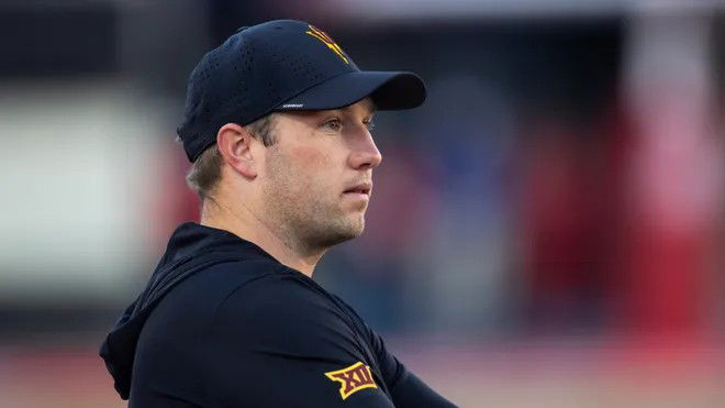 Kenny Dillingham Makes New QB Announcement as Sam Leavitt Bids Goodbye Kenny Dillingham may face a gap at quarterback with Leavitt’s move, but the head coach is ready for the future. Malabika Dutta 3