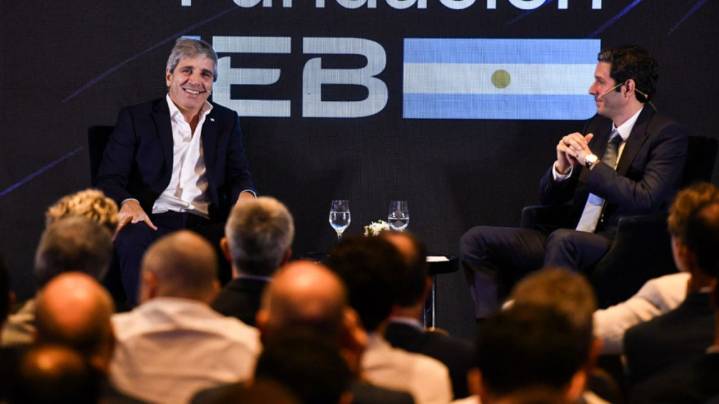 Caputo quiere conseguir US$ 1.000 millones a una tasa por debajo del 9% con el nuevo bono en dólares