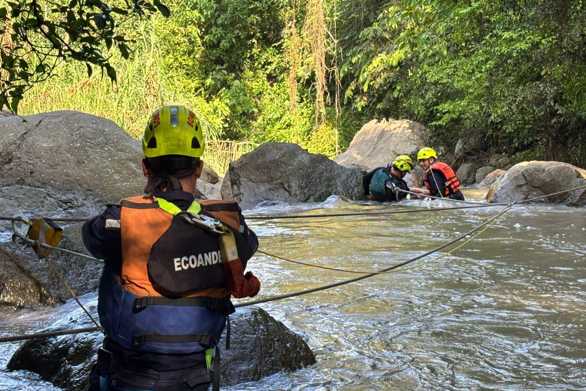 Rescatan cuerpo de hombre desaparecido tras creciente de río Calandaima