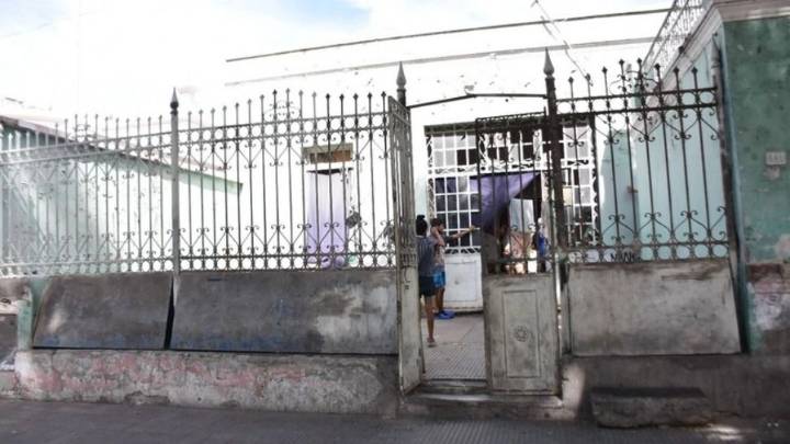 Una pelea masiva dejó 20 detenidos y el secuestro de un arma