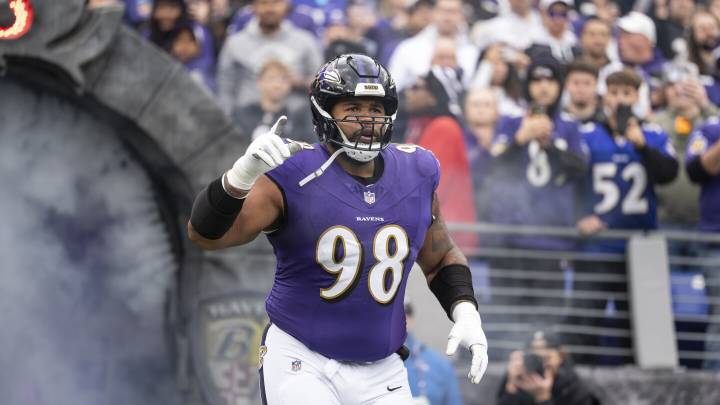 Travis Jones, Ravens agree on three