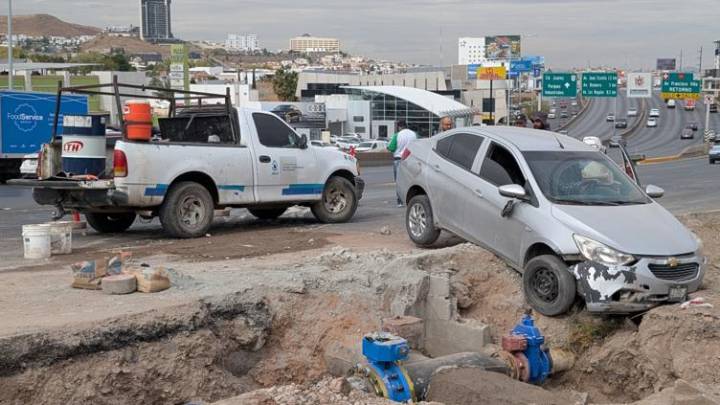 Pierde el control y termina encampanado sobre el Juventud 🎦