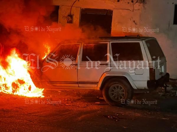 Se registra incendio de una camioneta en la col. 20 de Noviembre