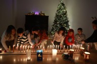 Migrar las tradiciones: el Día de las Velitas, una celebración colombiana que ha viajado hasta España