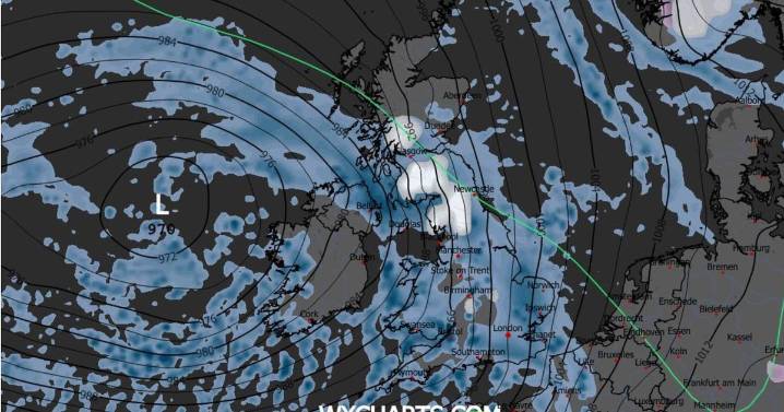 'Snow wall' stretching 330 miles set to sweep UK in week of unsettled weather