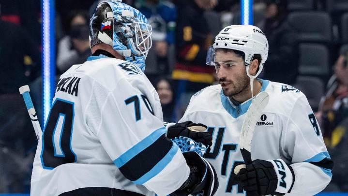 Stenlund has goal and assist as Mammoth beat Canucks 4