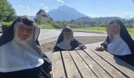 Se fugaron y hoy son influencer: La historia de las monjas ancianas que incomodan a la Iglesia
