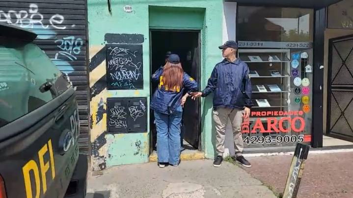 Allanan la casa de la tesorera de Sur Finanzas: ocultó información y la demoraron