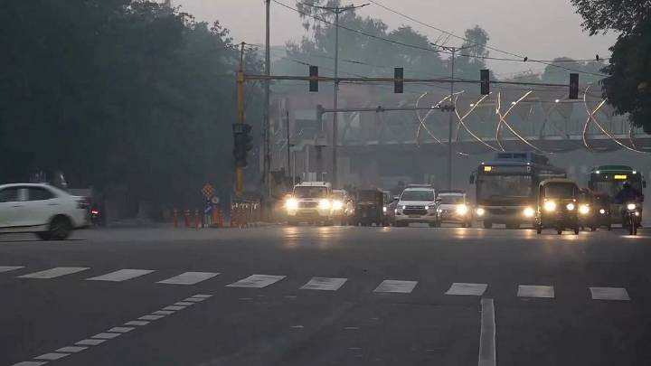 Delhi's Air Quality Improves Slightly, Still In 'Poor' Category At AQI 300