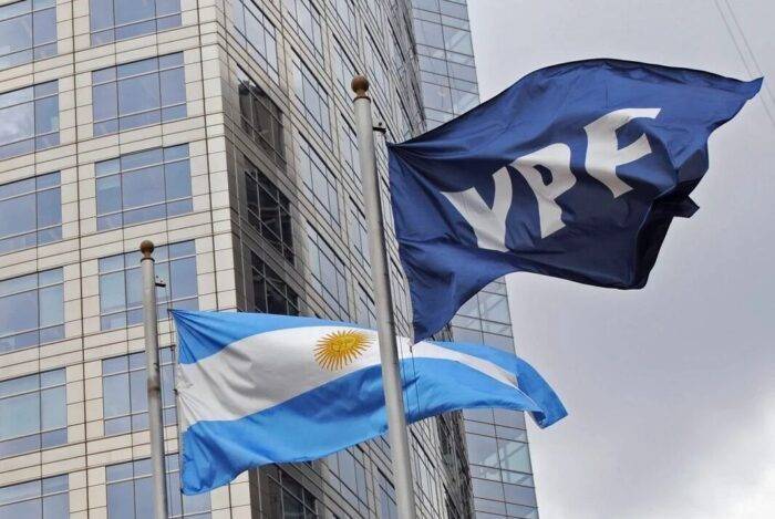 Juicio por YPF: Burford exige comunicaciones clave de 21 funcionarios del Gobierno argentino