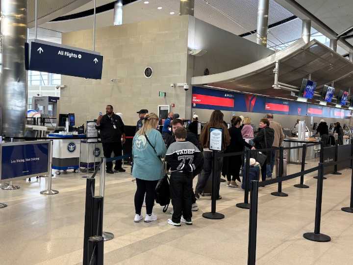 Delta flights out of Detroit Metro Airport grounded due to network issues