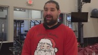 Former NFL player gives out holiday meals to Knoxvillians in need