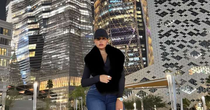 Cristiano Ronaldo's Fiancee Turns Heads in Fit Jeans