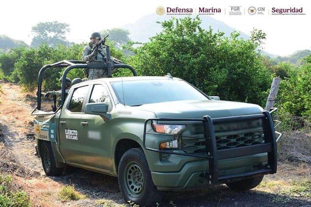 Inhabilitan siete tomas clandestinas en Michoacán, y detienen a 5