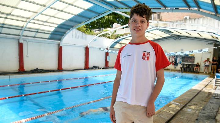 Felipe, el chico del agua que desafía los obstáculos