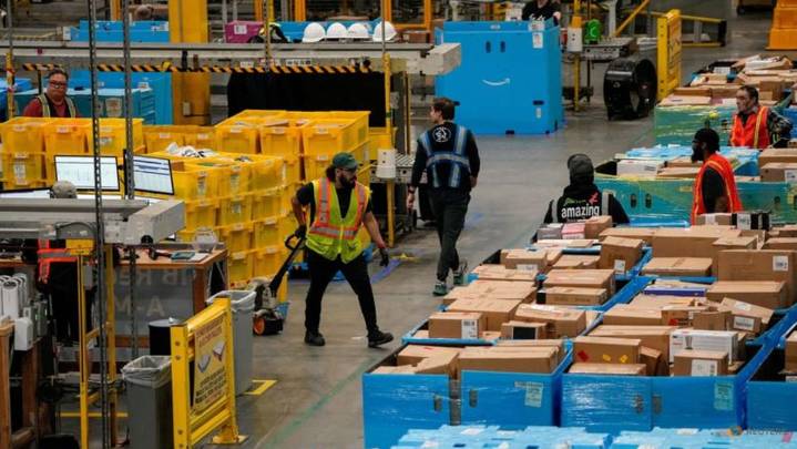 Amazon in discussions with USPS about future relationship