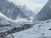 Sonamarg welcomes season’s first snowfall, tourists say “locals have been very supportive”